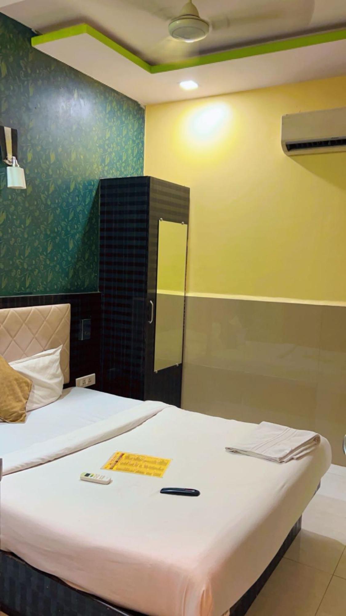 Hotel Avenue Near T-2 International Airport Mumbai Exterior foto