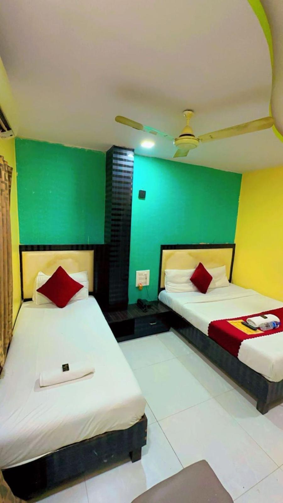 Hotel Avenue Near T-2 International Airport Mumbai Exterior foto