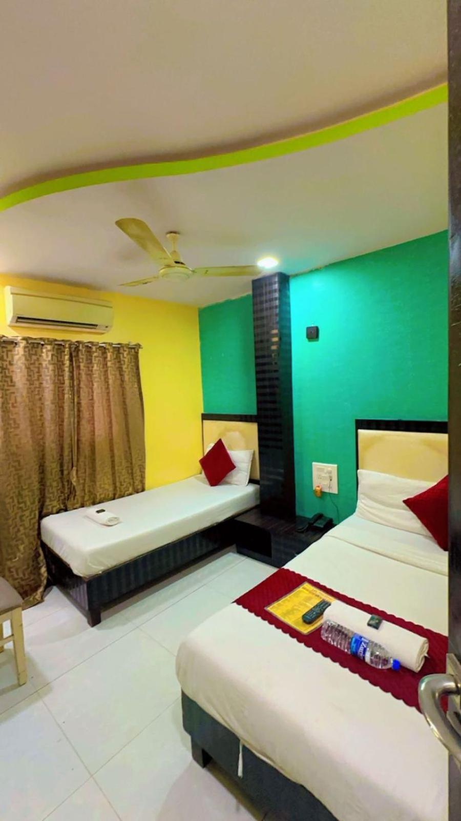 Hotel Avenue Near T-2 International Airport Mumbai Exterior foto
